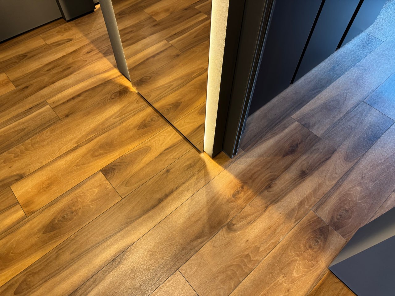 Aquafloor Space Nuts XL Glue - Клеевая ПВХ плитка под орех